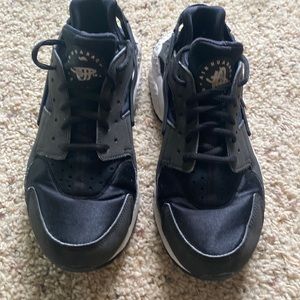 Nike Air Huarchuca black l
